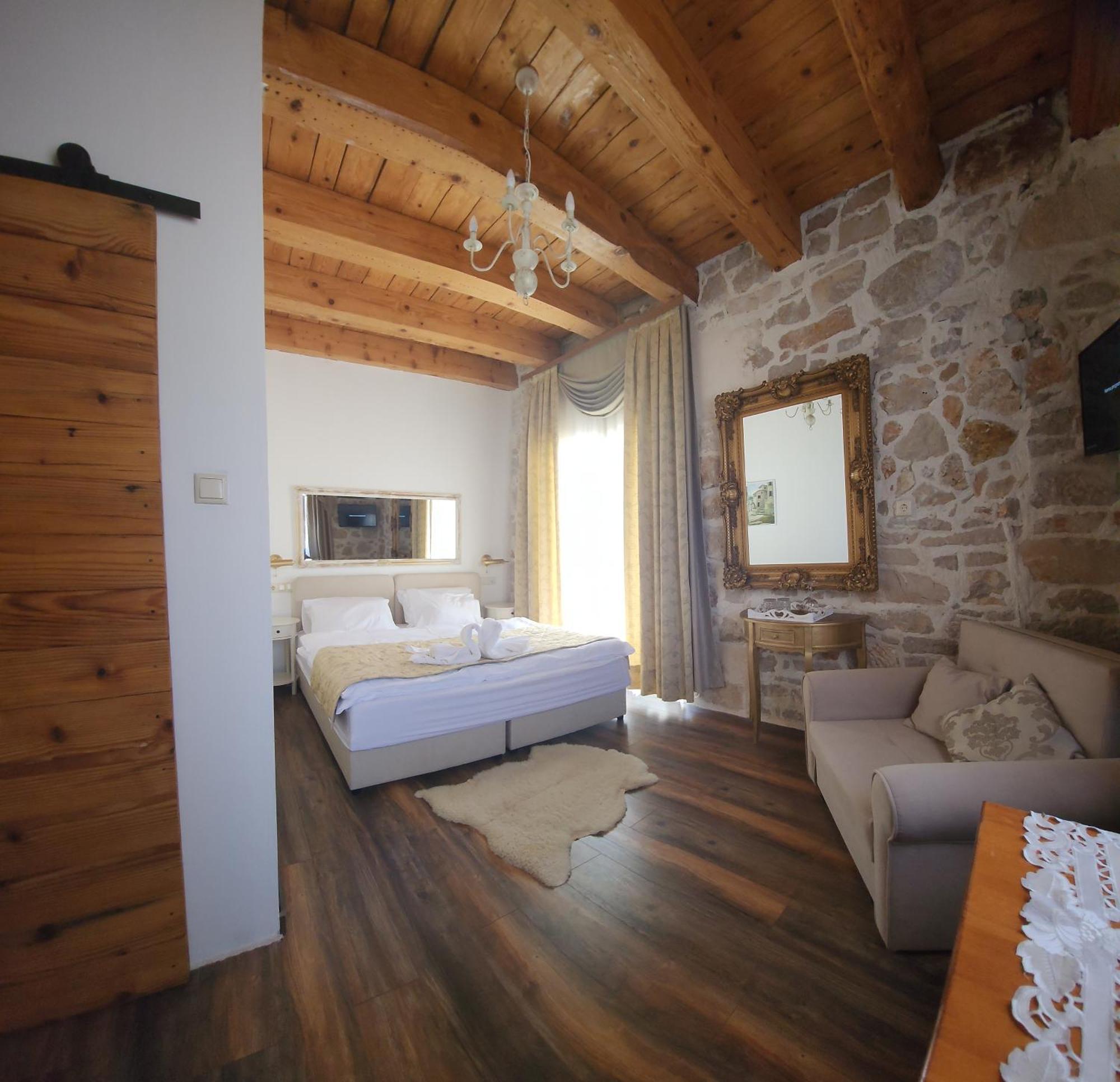 Boutique Vila Marijini Dvori Bed & Breakfast Tribalj Rom bilde